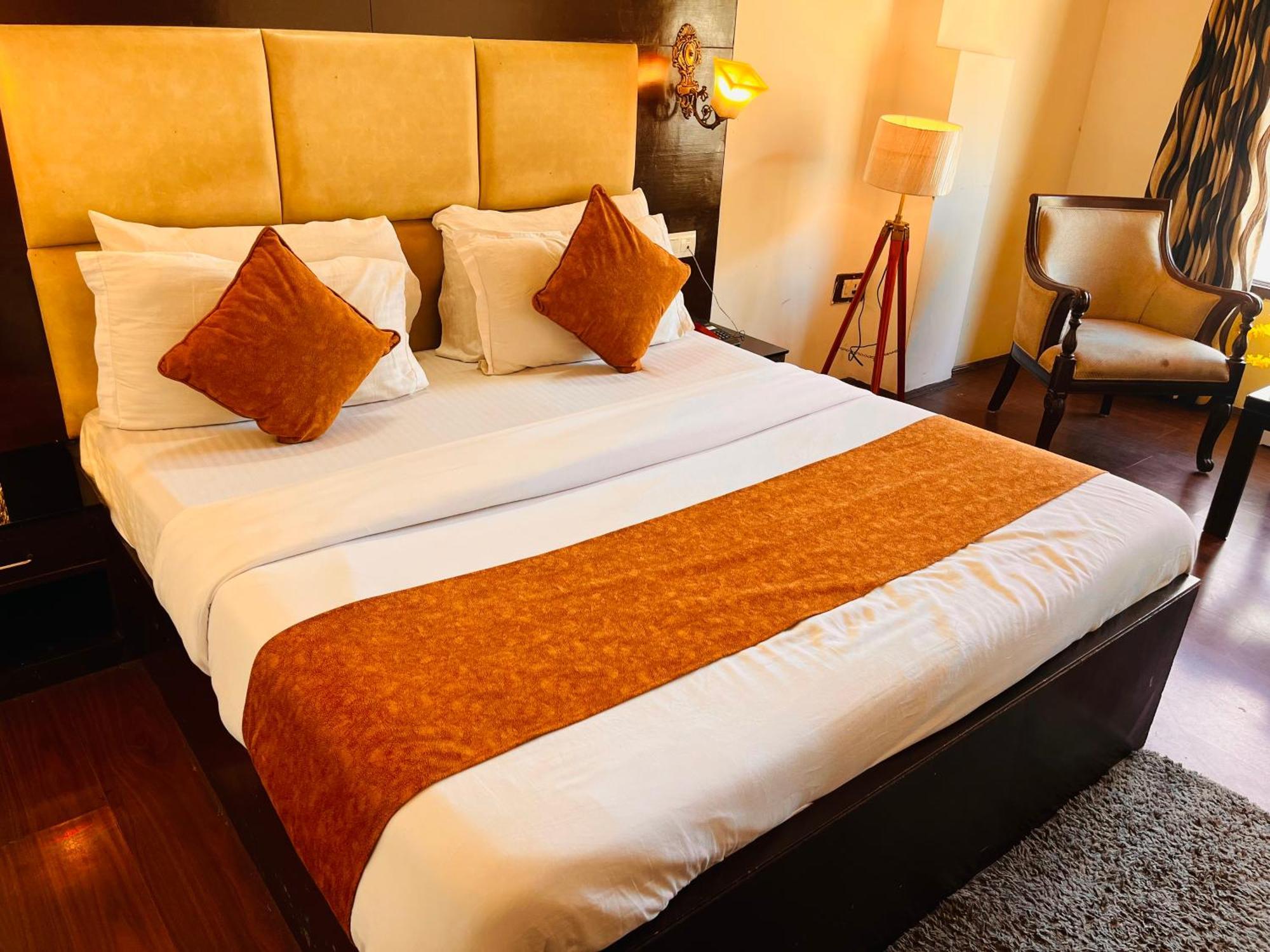 Hotel The North Wind In City Center, Manali Екстер'єр фото