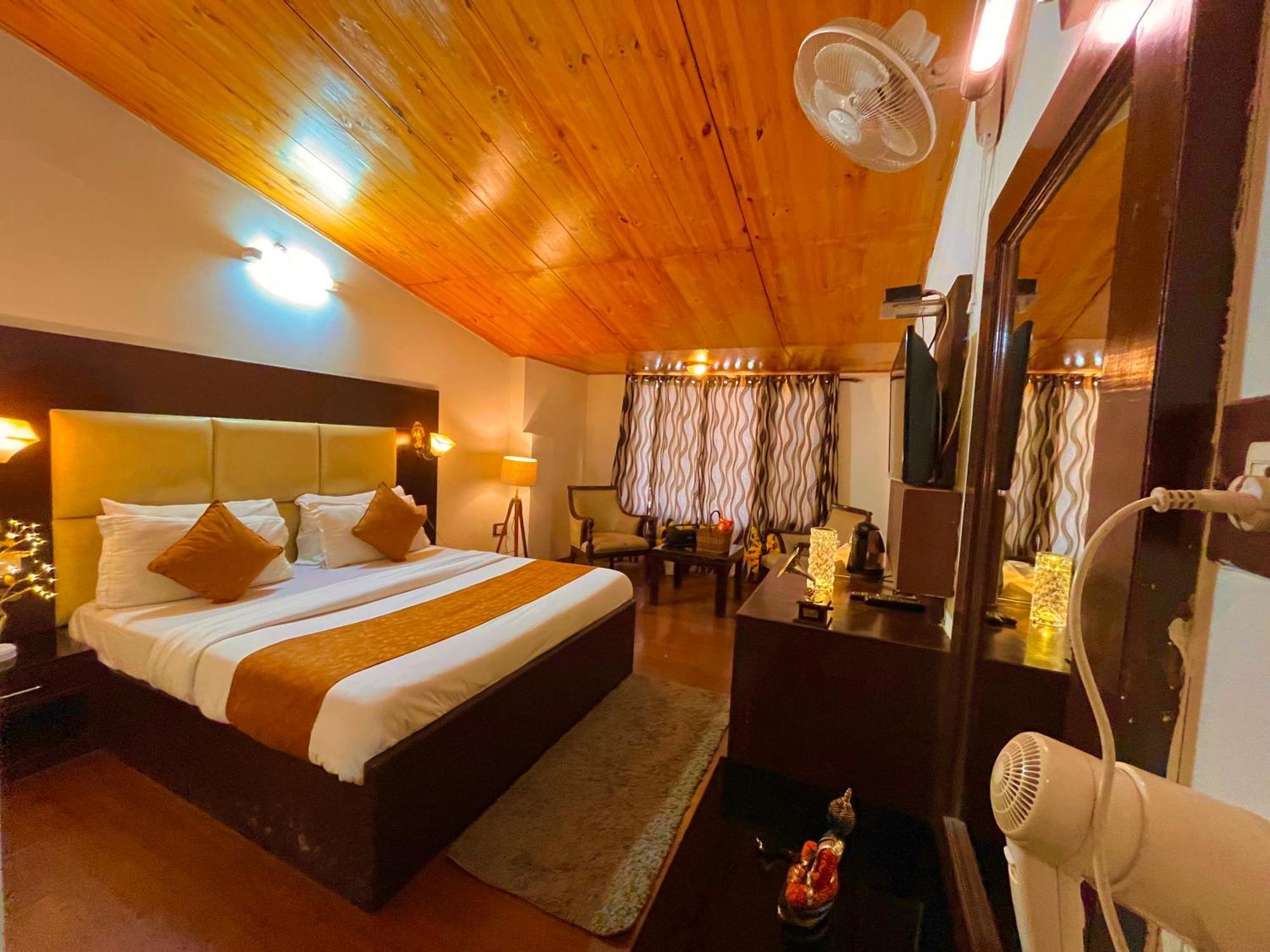 Hotel The North Wind In City Center, Manali Екстер'єр фото