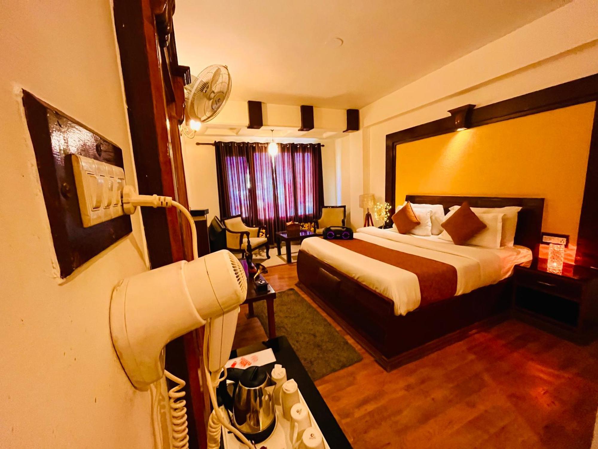 Hotel The North Wind In City Center, Manali Екстер'єр фото