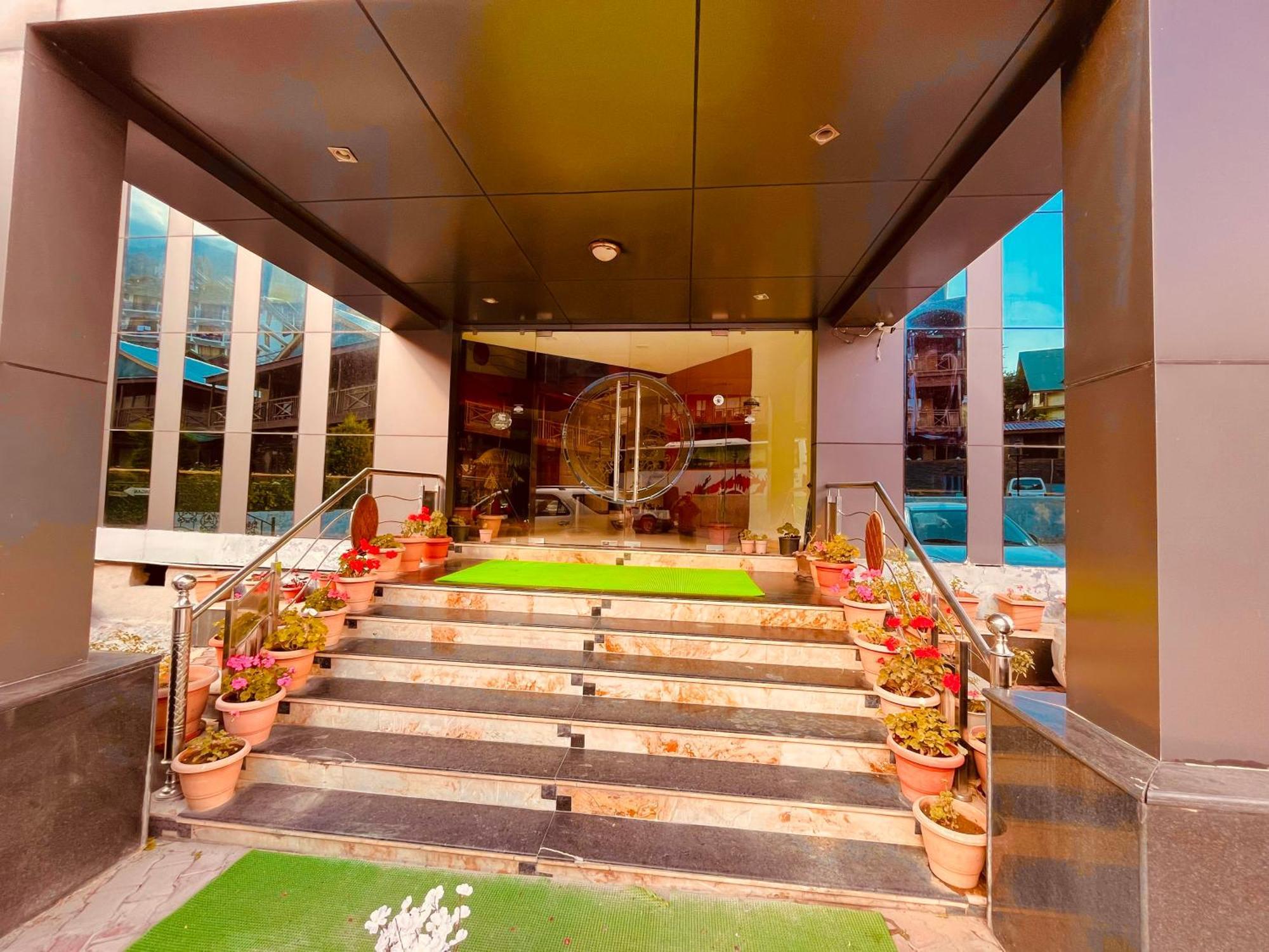 Hotel The North Wind In City Center, Manali Екстер'єр фото