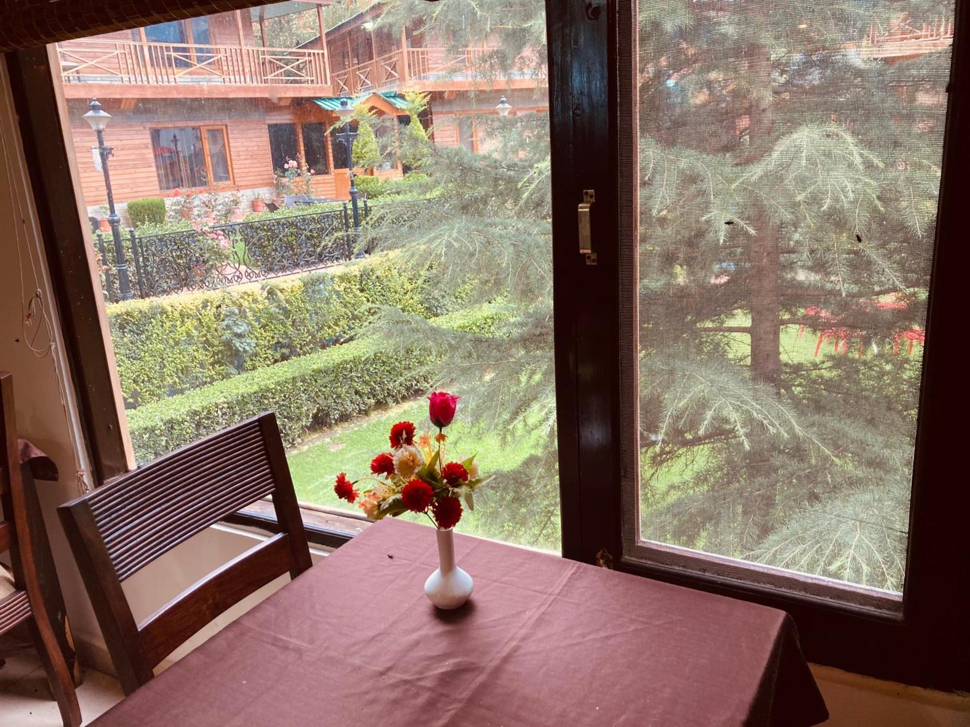 Hotel The North Wind In City Center, Manali Екстер'єр фото